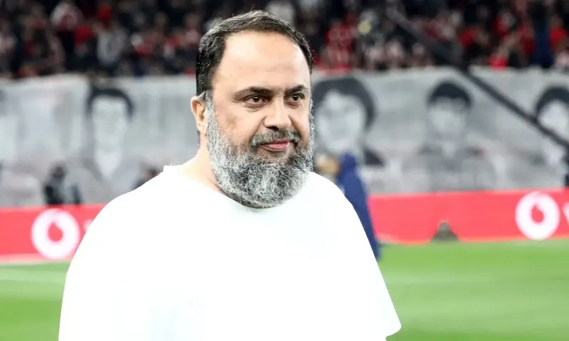 Βαγγέλης Μαρινάκης: Μεγάλη ομιλία στους παίκτες στο Ρέντη, ανακοίνωσε τεράστιο μπόνους για Λεβερκούζεν και έξτρα μπόνους για νίκες στο πρωτάθλημα - Τι είπαν Μεντιλίμπαρ και παίκτες
