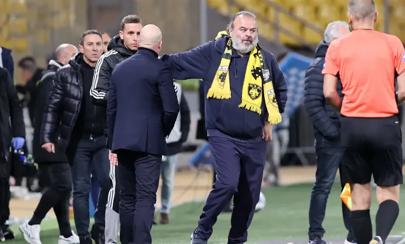 Είχε ο Μάριος Ηλιόπουλος την δικαιοδοσία να είναι στον αγωνιστικό χώρο μετά το 4-0 της ΑΕΚ;