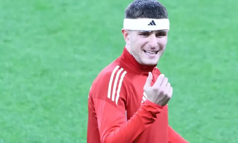 Συνεχίζει να φορά την τυχερή Adidas ο Πιρόλα