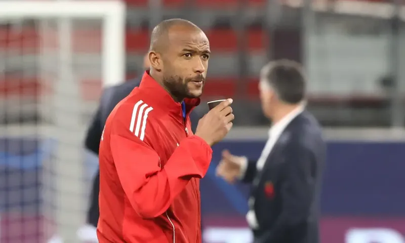 Το 0-0 στο ημίχρονο κρατά ζωντανό τον Ολυμπιακό και ετοιμάζεται ροντέο στο δεύτερο