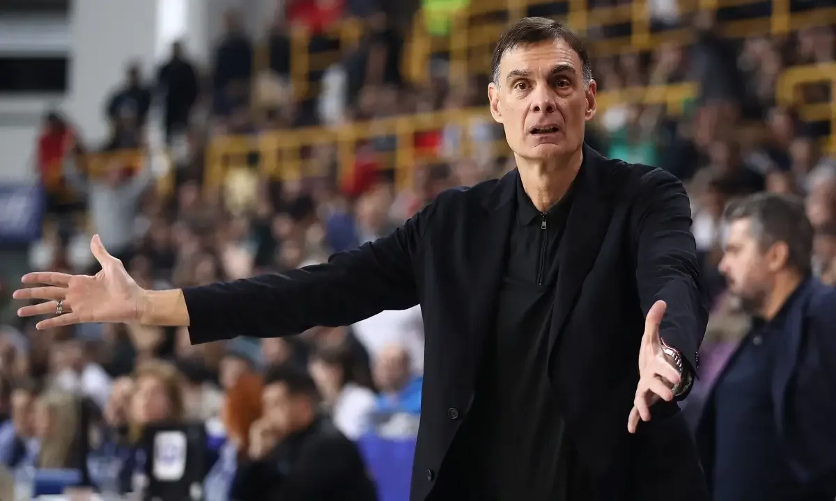 Ο Ολυμπιακός πάει και φέρνει άσους στο ρόστερ και τελικά μένει να παίζει ουσιαστικά με τον Γουόκαπ ως κομβικό