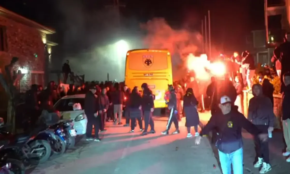 Αποθέωση για την ΑΕΚ στον Βόλο