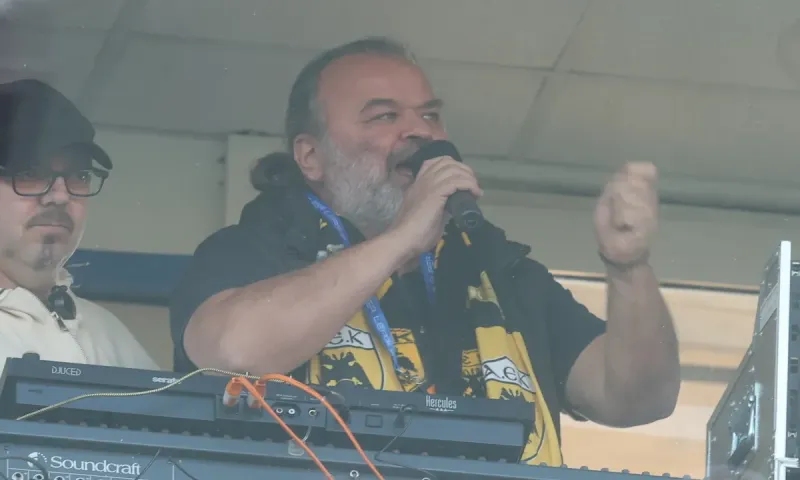 Πήρε το μικρόφωνο ο Μάριος Ηλιόπουλος!