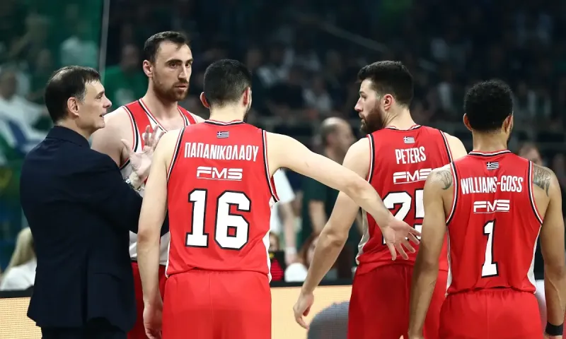 Λένε πως θα φύγει από τον Ολυμπιακό του Μπαρτζώκα όμως αυτός σπάει το ένα ρεκόρ μετά το άλλο