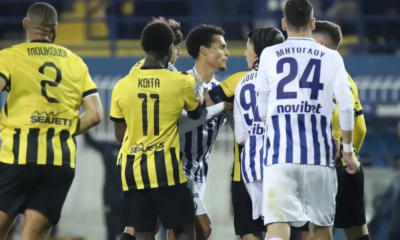 Ατρόμητος - ΑΕΚ 1-0 (Ημίχρονο): Ο Ατρόμητος σοκάρει την ΑΕΚ με Μήτογλου στο ημίχρονο, ακυρώθηκαν δυο γκολ