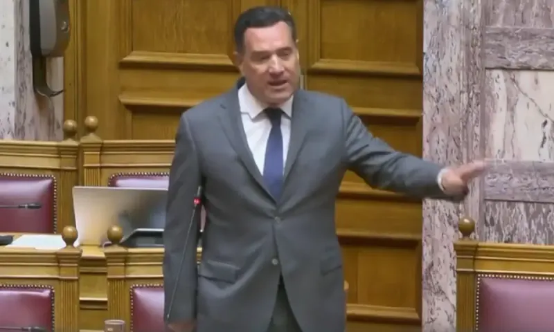 Το σνακ του Γεωργιάδη άναψε φωτιά με την Κωνσταντοπούλου μέσα στη Βουλή (video)