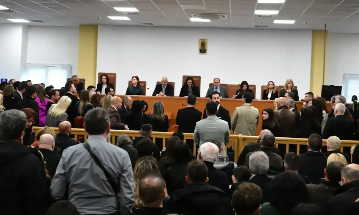 Τέμπη: «Δεν ξέρω ποιος σχεδίασε την αίθουσα» είπε ο Β.Κικίλιας - Σε γραμμή υπεράσπισης του «κλουβιού», Φλωρίδης, Μαρινάκης και Άρειος Πάγος.
