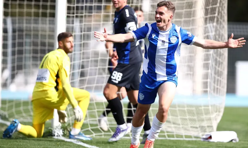 Αιγάλεω - Ελλάς Σύρου 2-1: Το φιλί της ζωής έδωσε ο Σαποβάλοφ για την παραμονή (vids)