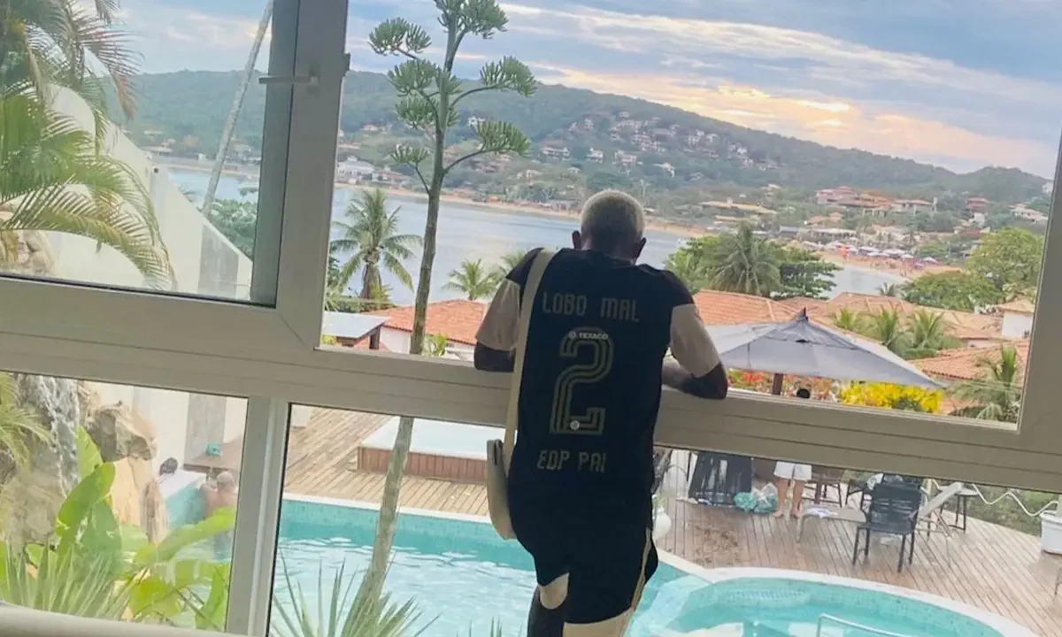 Ο MC Poze do Rodo κατήγγειλε ότι κρατήθηκε όμηρος μέσα στο σπίτι του στο Ρίο μετά από ένοπλη εισβολή ληστών.