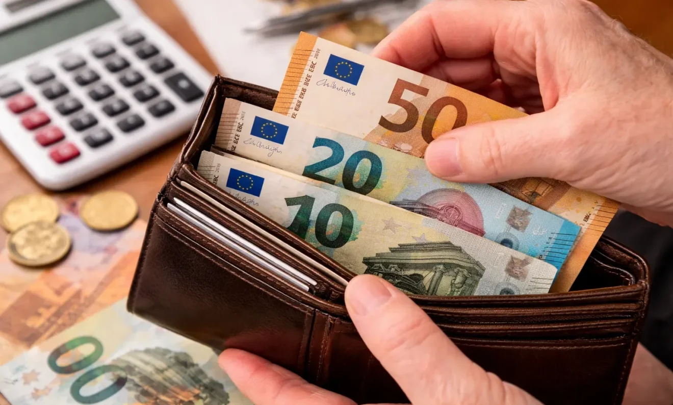 pliromes e-efka dipa megali ebdomada