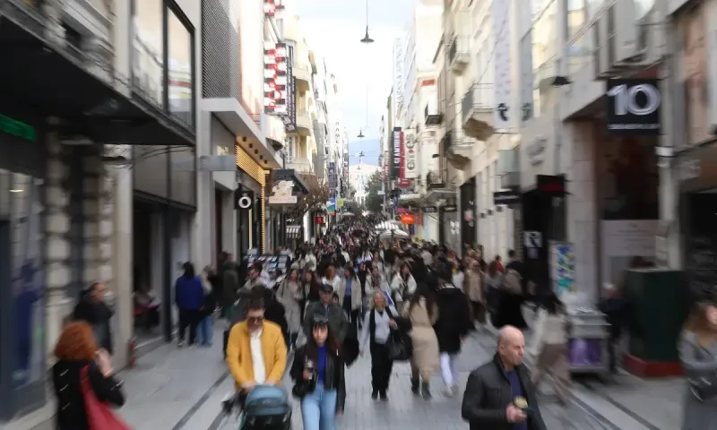 Ανοιχτά τα μαγαζιά Κυριακή όλο το ωράριο