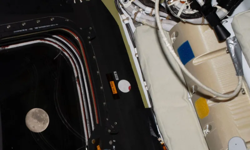 Η Artemis II βρίσκεται πια στο κατώφλι της Σελήνης και όλα είναι έτοιμα για το πιο κρίσιμο πέρασμα της αποστολής