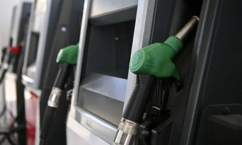 Fuel Pass 2026: Ποιες τράπεζες δίνουν άυλη κάρτα και πότε μπαίνουν τα χρήματα