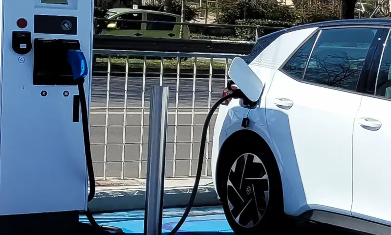 Έρχεται και στην Ελλάδα η κρίση με τη φόρτιση των ηλεκτρικών αυτοκινήτων;