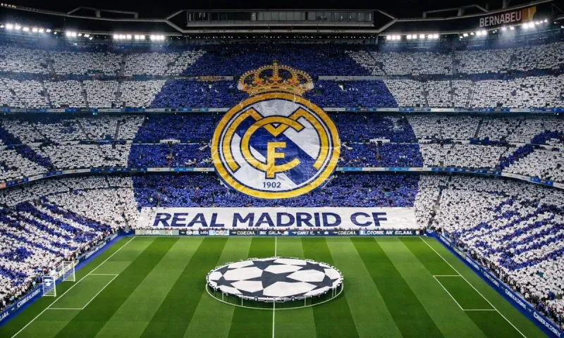 Η Ρεάλ ετοιμάζει κορεό (tifo) σε όλο το Μπερναμπέου για το ματς με την Μπάγερν