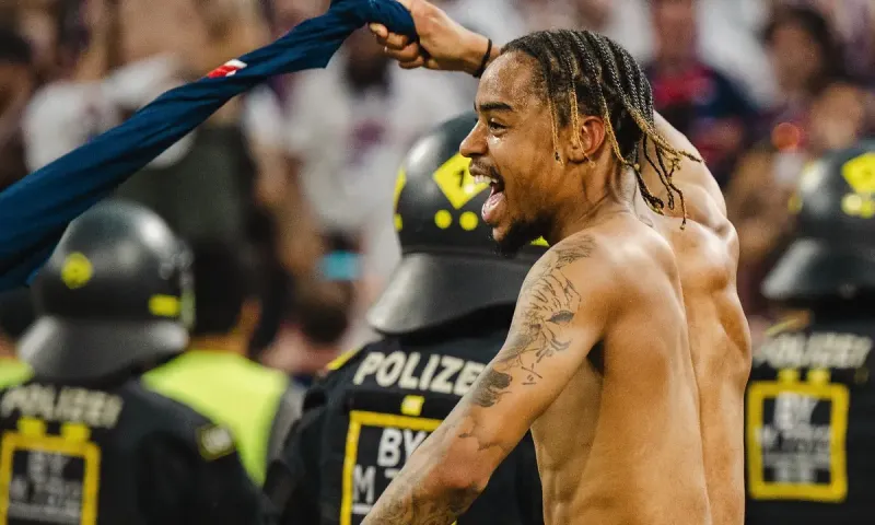 Ο Μπαρκολά γύρισε στις προπονήσεις της Παρί μία μέρα πριν από το ματς με τη Λίβερπουλ