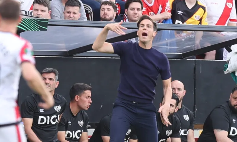 Ο προπονητής της Ράγιο Βαγιεκάνο προτιμά να αποκλειστεί από την ΑΕΚ...