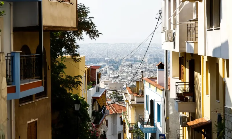 Καταγγελίες για παθολογική συσσώρευση αντικειμένων σε πολυκατοικία στη Θεσσαλονίκη