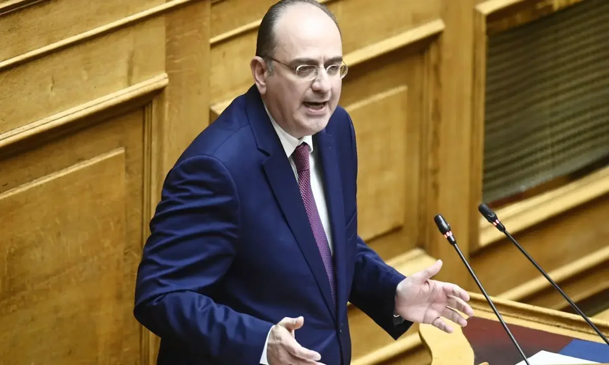 Ανέκρουσε πρύμναν ο Μακάριος Λαζαρίδης και μετά τις φαιδρές δικαιολογίες ημερών, άρχισε να παραδέχεται τη ζημιά εις βάρος του δημοσίου.
