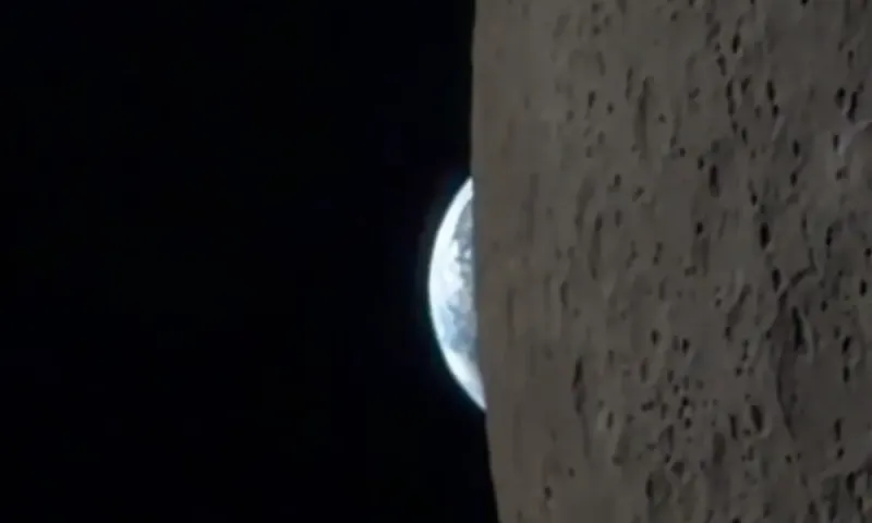 Το μαγικό video που δείχνει τη Γη να χάνεται πίσω από τη Σελήνη, από τον αστροναύτη του Artemis