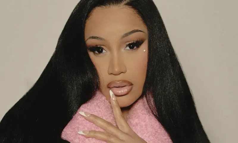 Χαμός με την Cardi B στην Ατλάντα, βίντεο δείχνει καμαρίνι άνω κάτω μετά τον καβγά με το γήπεδο (video)