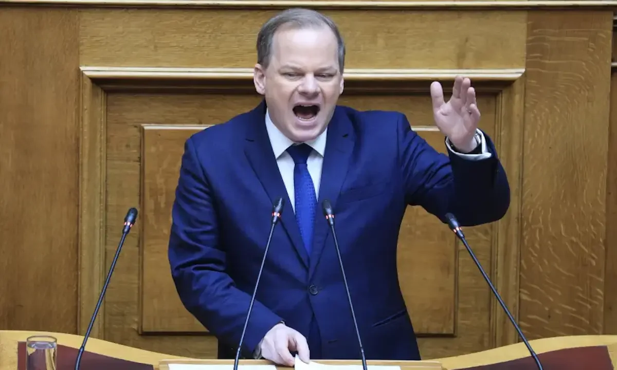 ΝΔ: «Γαλάζια» επιβράβευση σε Καραμανλή - Το πρώτο χειροκρότημα πριν 2 χρόνια για τα Τέμπη - Το δεύτερο τώρα για το σκάνδαλο του ΟΠΕΚΕΠΕ.