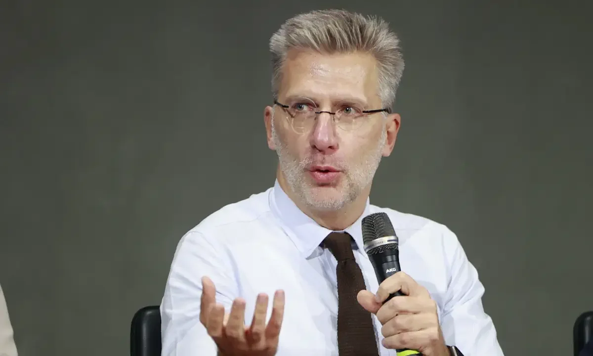 Άκης Σκέρτσος: Γαλάζιο «εμφύλιο» ξεσήκωσαν οι εισηγήσεις του υπουργού Επικρατείας, αλλά και η συνολική φθορά που έχει προκαλέσει στη ΝΔ.