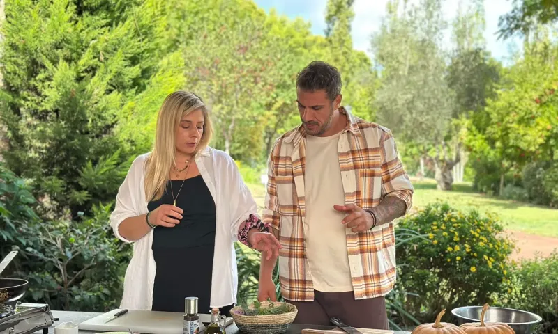 Akis Food Tour: Ο Άκης Πετρετζίκης ανακαλύπτει γεύσεις και ανθρώπους στη Ναύπακτο