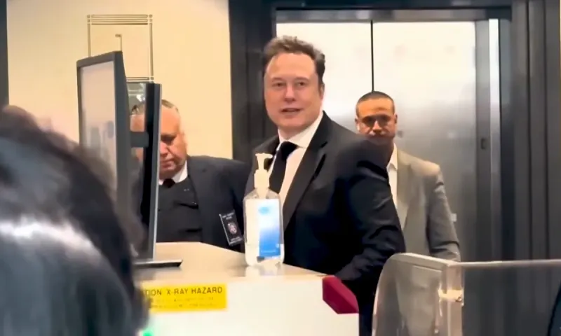 Ο Έλον Μασκ προειδοποίησε στο δικαστήριο ότι η τεχνητή νοημοσύνη μπορεί να μας σκοτώσει όλους