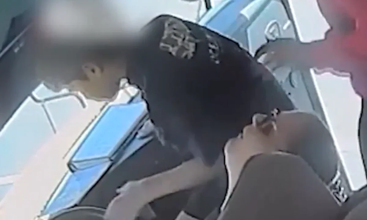 μαθητές σώζουν σχολικό λεωφορεί