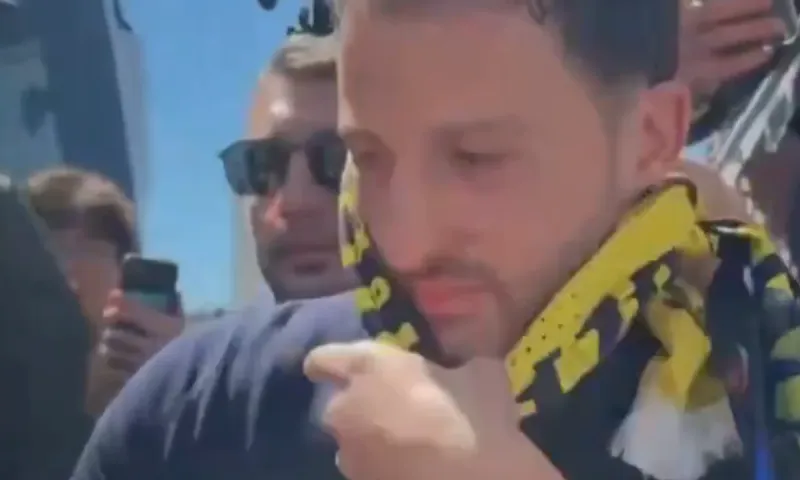 Δεν ειναι πια προπονητής, αλλά πήγε στο προπονητικό κέντρο να χαιρετήσει την ομάδα του (video)