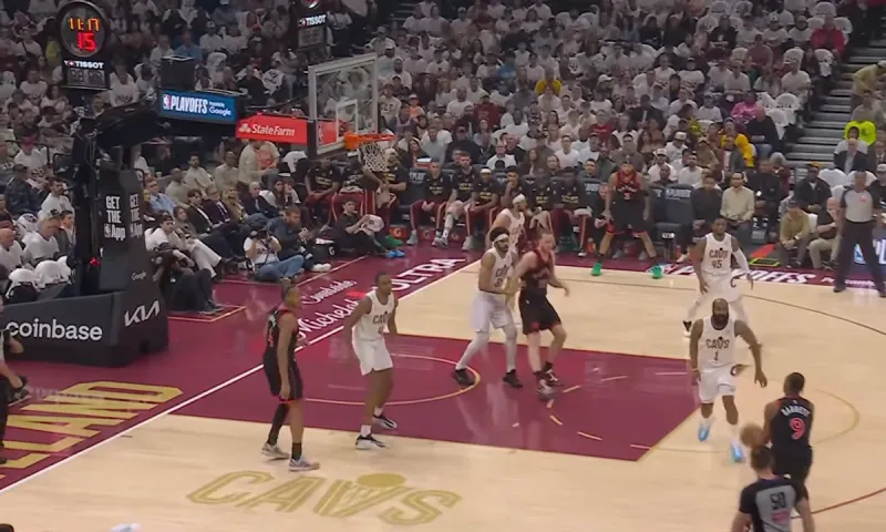 NBA : Οι Cavaliers λύγισαν τους Raptors στο Game 5 με ανατροπή και μεγάλο τέταρτο δωδεκάλεπτο