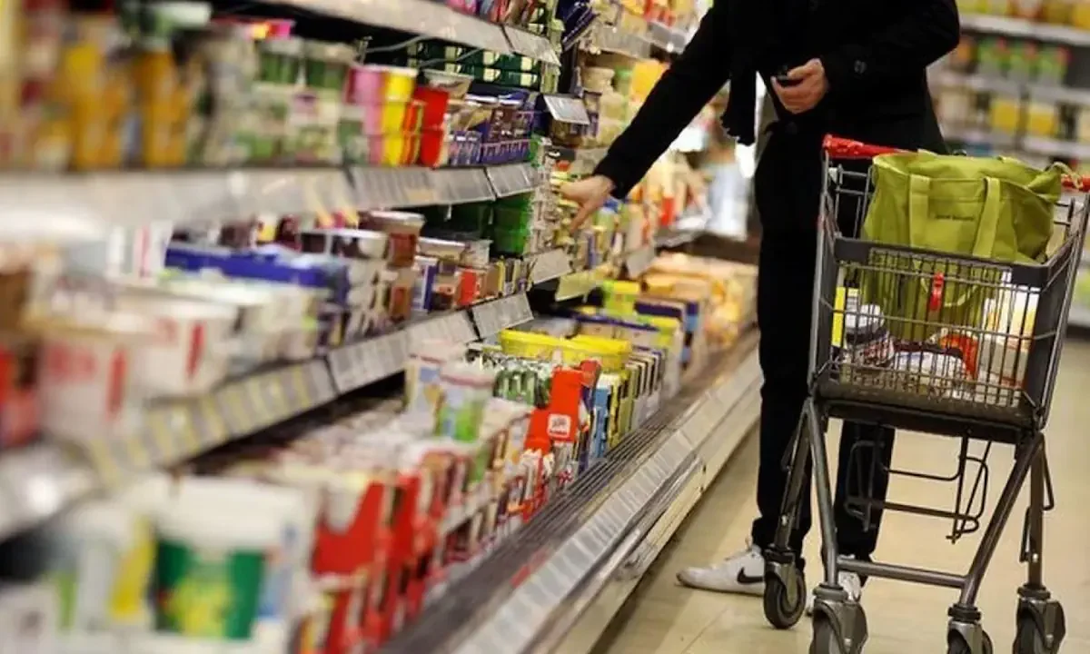 Eurostat: Στο 4,6% εκτινάχθηκε ο εναρμονισμένος πληθωρισμός - Ασφυκτική πίεση στα νοικοκυριά από την κάμψη της αγοραστικής δύναμης.