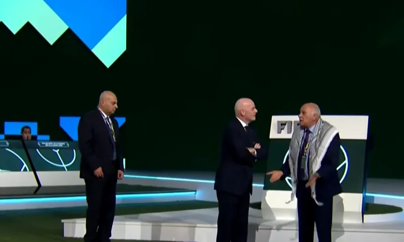 Ο Ινφαντίνο ήθελε χειραψία στη FIFA αλλά ο Παλαιστίνιος πρόεδρος δεν του έκανε τη χάρη (video)