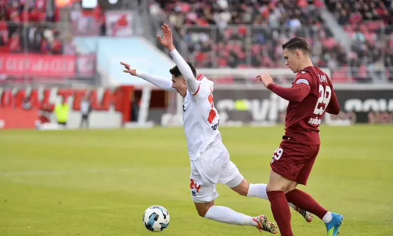Πανσερραϊκός - ΑΕΛ Novibet 1-1: Επέμενε ο Φωτιάς για το πέναλτι στις καθυστερήσεις και ας του έλεγε όχι ο VAR