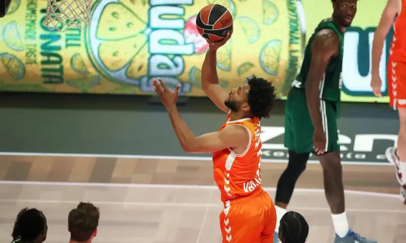 Στραβώνει το Game 3 για τον Παναθηναϊκό - Με 39-52 μπροστά η Βαλένθια στο ημίχρονο