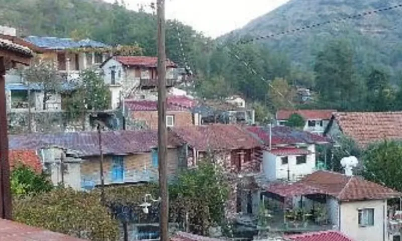 Οστά και ανδρικά ρούχα βρέθηκαν πρόχειρα θαμμένα κοντά σε κοιμητήριο στη Λεμεσό (video)