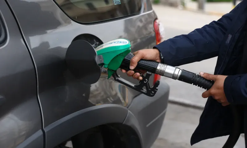 Fuel Pass: Πως γίνεται να περίσσεψαν 27 εκατ. ευρώ από την επιδότηση καυσίμων