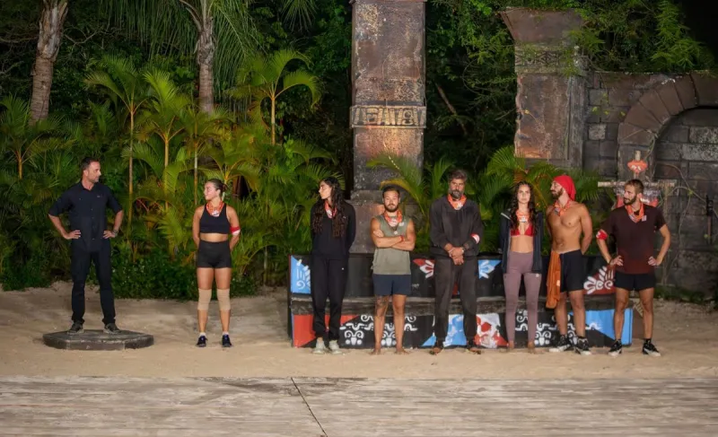 Survivor 8-5 : Η αντίδραση της τριάδας των μπλε που έδειξε ότι χάρηκε με τη φυγή της Μαντίσας