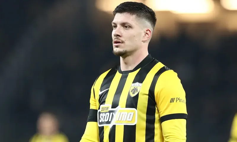 AEK: Ετοιμάζεται να «χρυσώσει» τον Γιόβιτς!