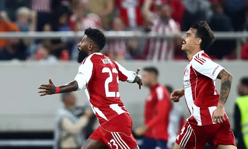 Ολυμπιακός και ΠΑΟΚ έμειναν στο 1-1 στο Καραϊσκάκης και πρωταθλήτρια η ΑΕΚ
