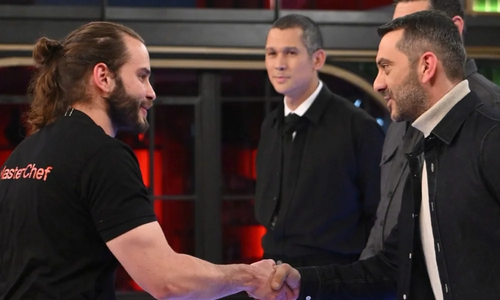MasterChef spoiler: Σαμ και Χάρης αποχωρούν πριν τη δεκάδα – Ανατροπές στο επεισόδιο της Δευτέρας - Ποια ομάδα κερδίζει;
