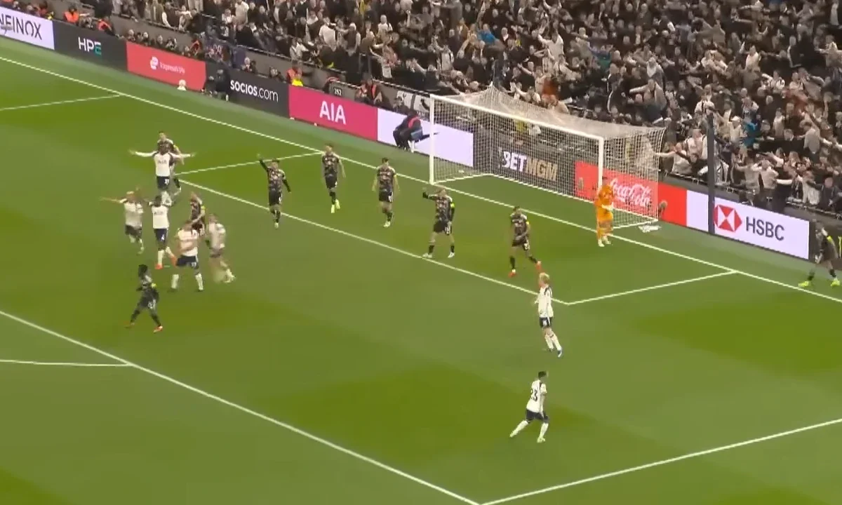 Premier League: Η Τότεναμ έμεινε στο 1-1 με τη Λιντς και ο Τελ έγινε ο άνθρωπος της βραδιάς για καλό και κακό