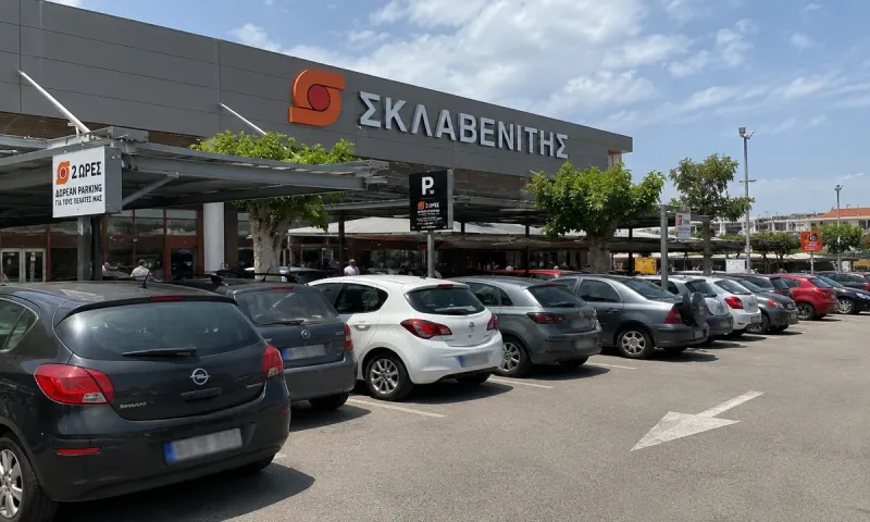Ξεχάστε το δωρεάν πάρκινγκ στα σούπερ μάρκετ, έρχονται χρεώσεις