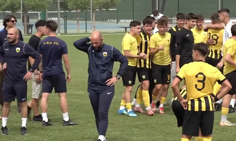 Η Κ17 της ΑΕΚ νίκησε τον ΠΑΟΚ και πέρασε δεύτερη στη Super League (video)