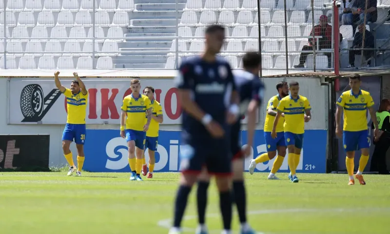 Πανσερραϊκός – Παναιτωλικός 1-1: Tα δοκάρια τον... έριξαν στη Super League 2!