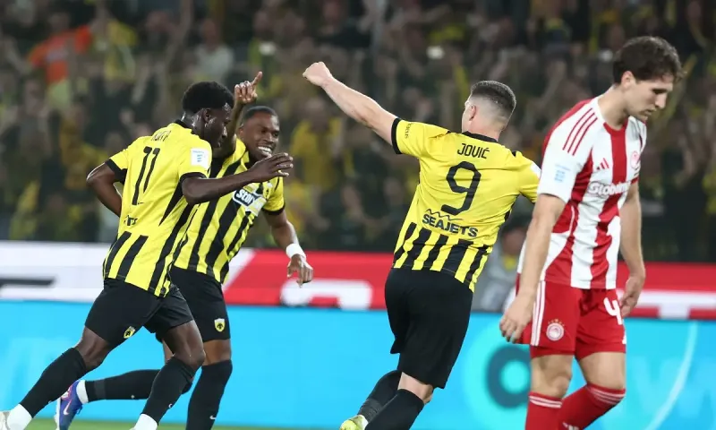 ΑΕΚ - Ολυμπιακός 1-1: Κακή ομάδα πάλι ο Ολυμπιακός δίκαια και εύκολα η ΑΕΚ την ισοπαλία και λαμπάδα στον Παναθηναϊκό οι «ερυθρόλευκοι»