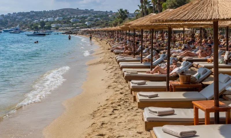 Πόσο κοστίζει μία βουτιά στις παραλίες της Αττικής