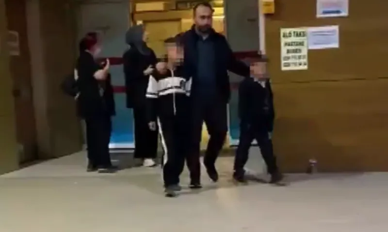 2 παιδάκια έβαλαν φωτιά σε σύνδεσμο της Φενέρμπαχτσε (video)