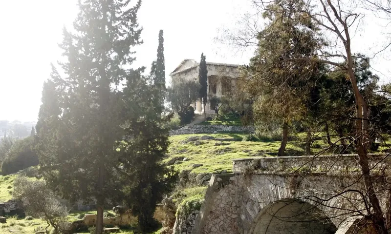 Γιατί το λέμε Θησείο ενώ είναι ναός αφιερωμένος στον Ήφαιστο και όχι στον Θησέα;
